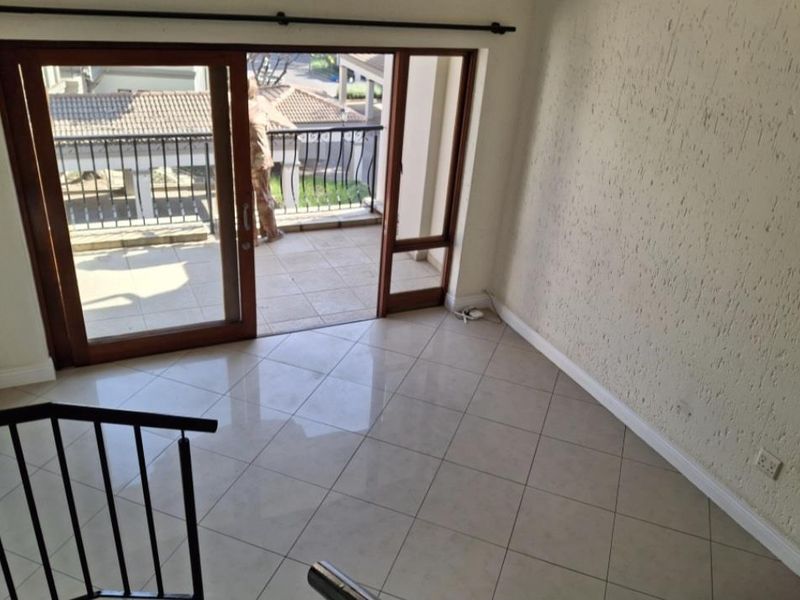 A GORGEOUS UNFURNISHED TWO BEDROOM DUPLEX - Photo 8