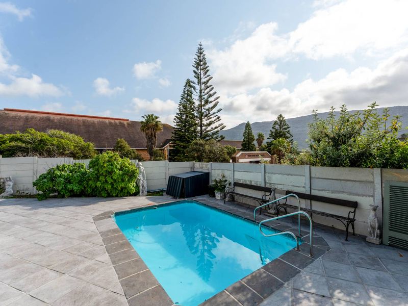 Sunny 4 bedroom,  North facing family home in the heart of the valley for sale!! - Photo 3