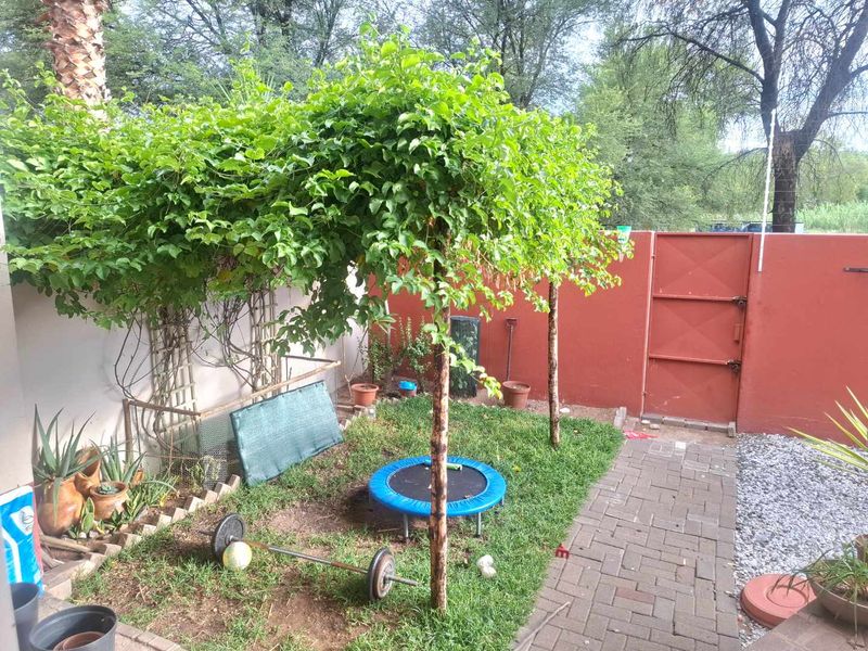 LOVELY ONE LEVEL UNIT IN A SECURE COMPLEX. - Photo 8