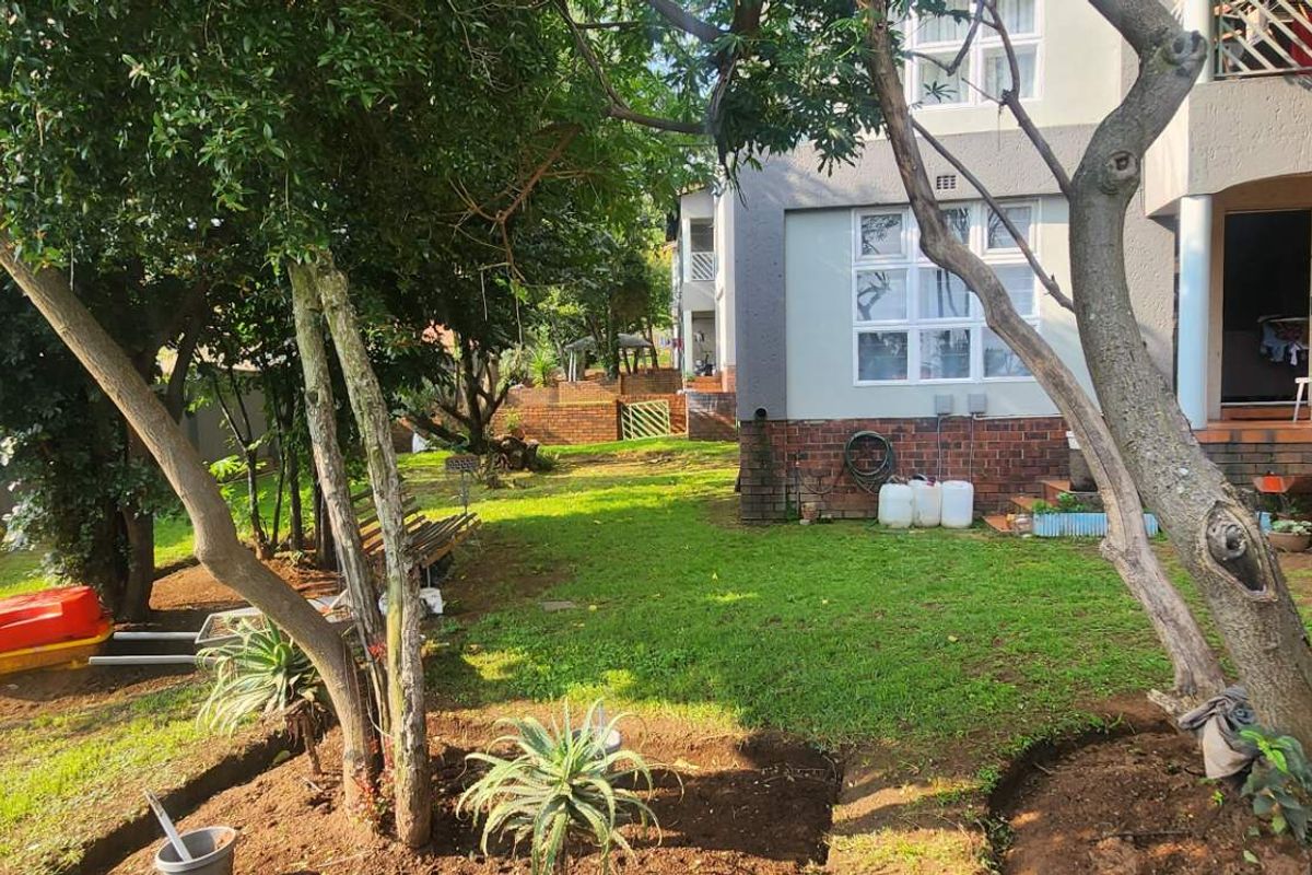 Ground floor modern two bedroom townhouse in Winchester Hills - Photo 2