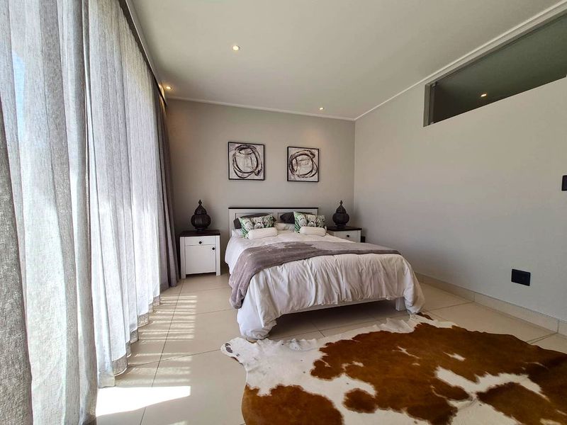 Luxury Apartment with 180' Seaview - Photo 10