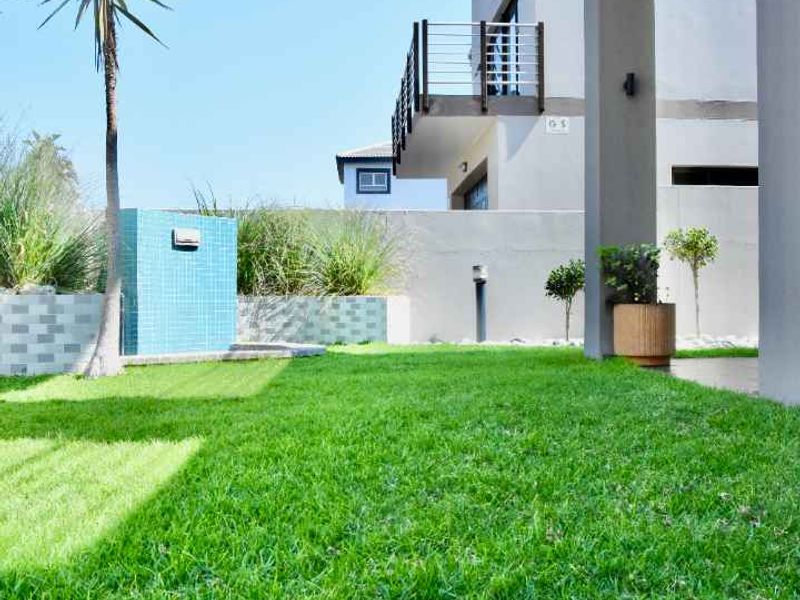 Spacious 4-Bedroom Family Home with Boma & Jacuzzi in prime location - Photo 5