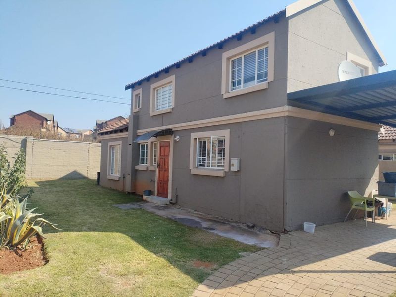 Family Home Offering Space, Comfort & Convenience - Photo 2