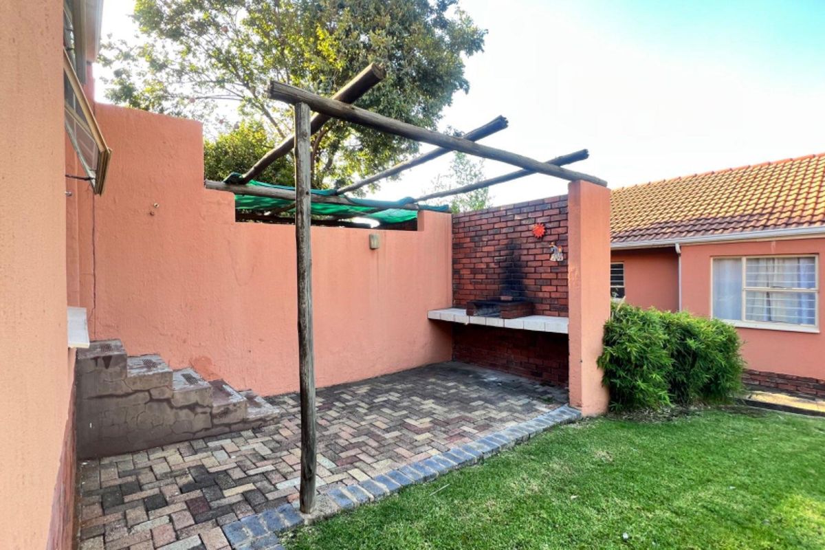 Prime Location 2-Bedroom Home with Outdoor Leisure Space - Photo 2