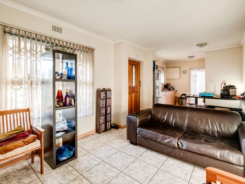 Lock And Go Starter Home! - Photo 10