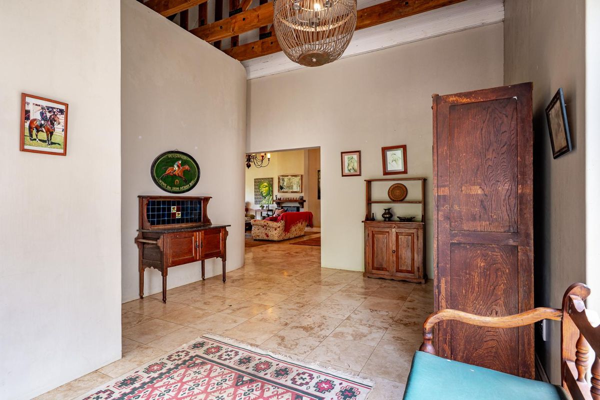 Charming Farm House in Alverstone Equestrian Estate - Photo 5