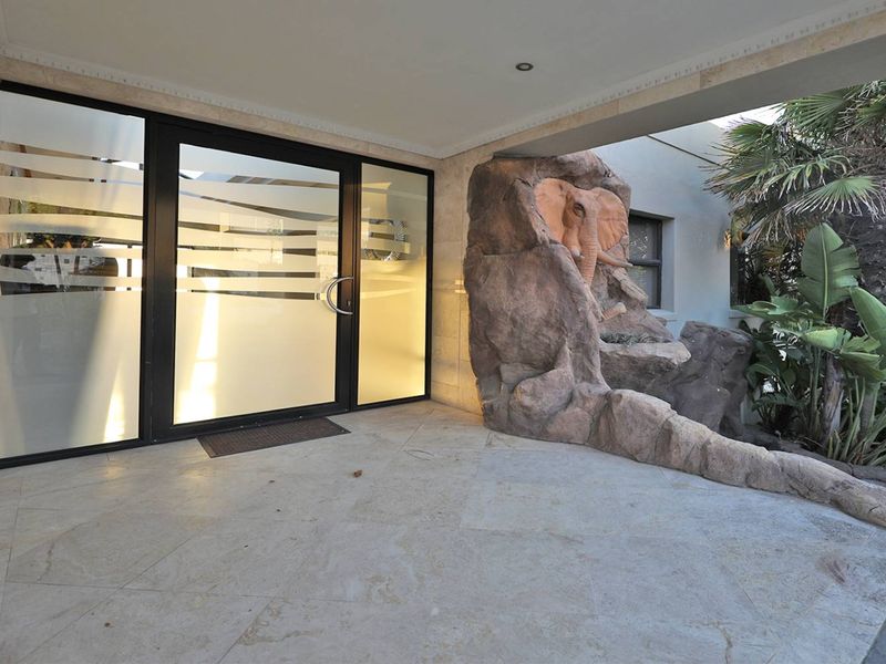 A True Masterpiece of Luxury Living in Plattekloof. - Photo 6