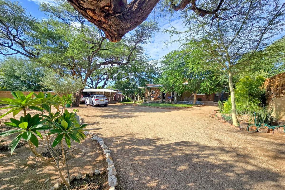 Omaruru:  Quaint Cottage Style 3 Bedr home is for sale - Photo 3
