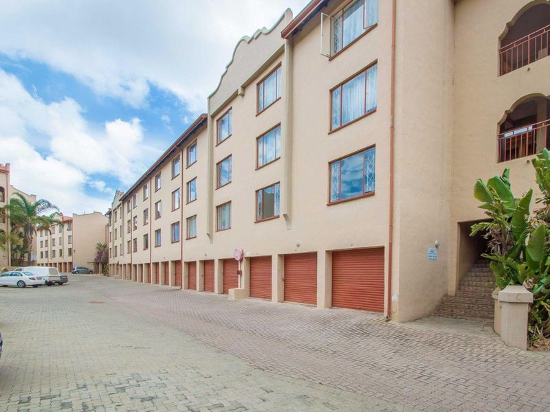 Spacious 2-Bedroom Upstairs Unit – Convenience at Its Best - Photo 3