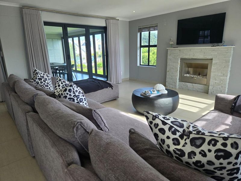 Luxury Living by the Sea - Photo 2