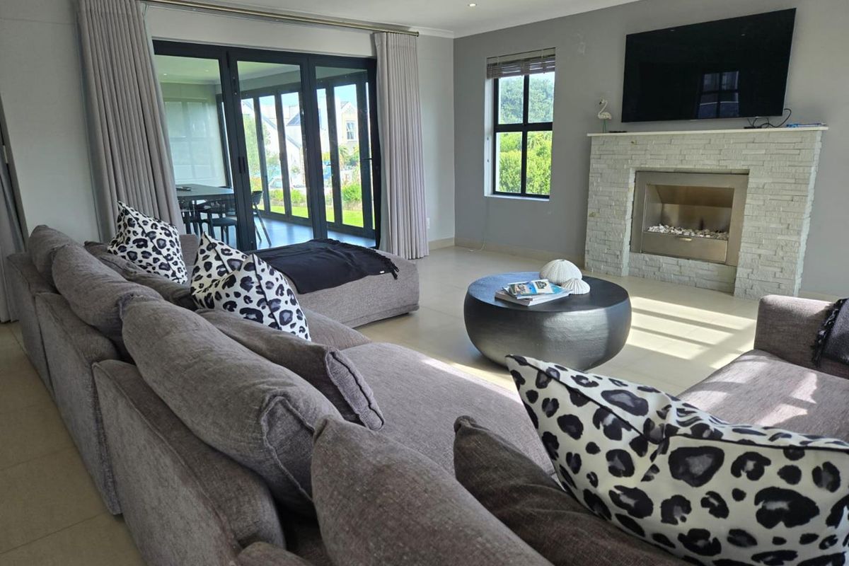 Luxury Living by the Sea - Photo 2