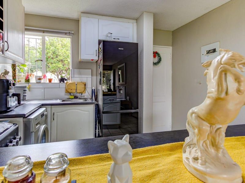 2 Bedroom Townhouse in Glen Marais - Photo 5