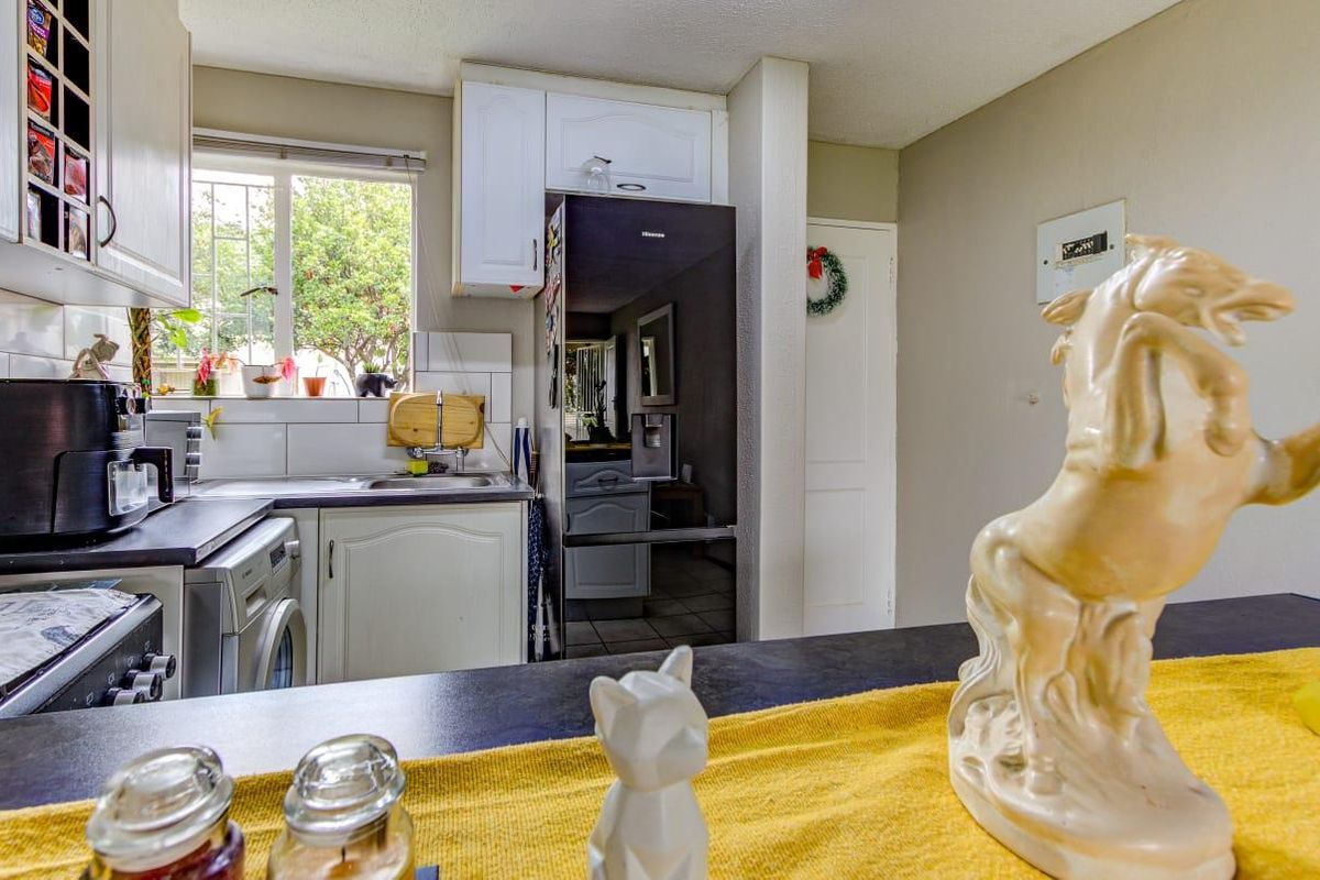 2 Bedroom Townhouse in Glen Marais - Photo 5