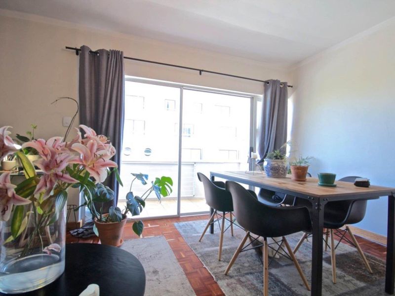 Modern Apartment in Mouille Point. - Photo 3