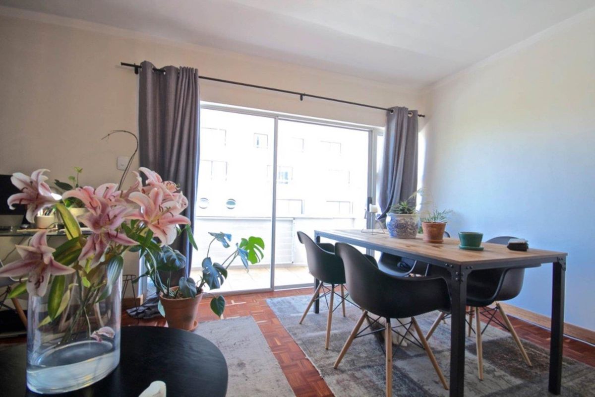 Modern Apartment in Mouille Point. - Photo 3