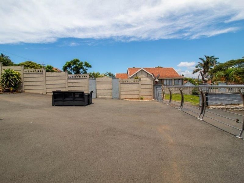 Spacious Family Living with Income Potential - Photo 3