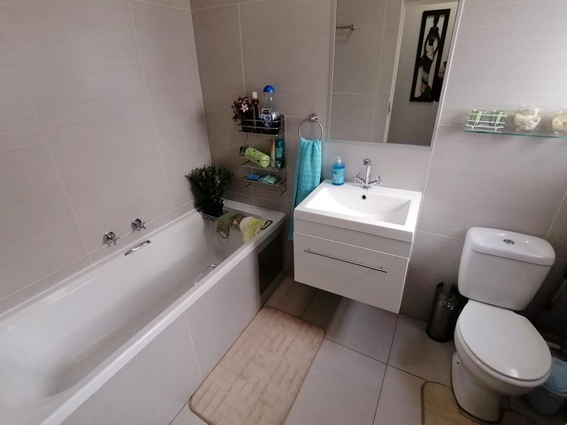 Spacious 2 Bedroom Apartment - Photo 10