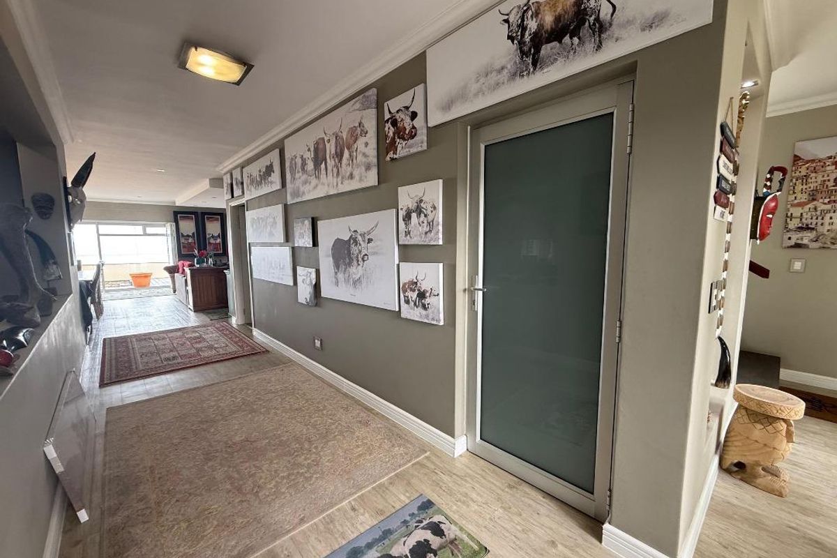 FOR SALE - BEACH FRONT 5 BEDROOM TRIPLE STOREY HOUSE IN MILE 4, SWAKOPMUND - Photo 3