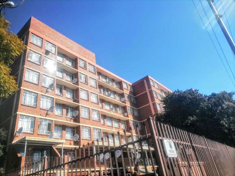 **Spacious 2-Bedroom Apartment – Great Investment Opportunity** - Photo 3