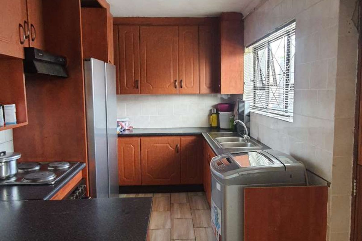 3 Bedroom Home for Sale in Rowallan Park! - Photo 3