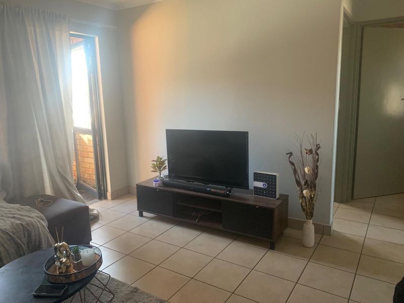 Your New Home Awaits: Modern 2-Bedroom, Great Access! - Photo 5