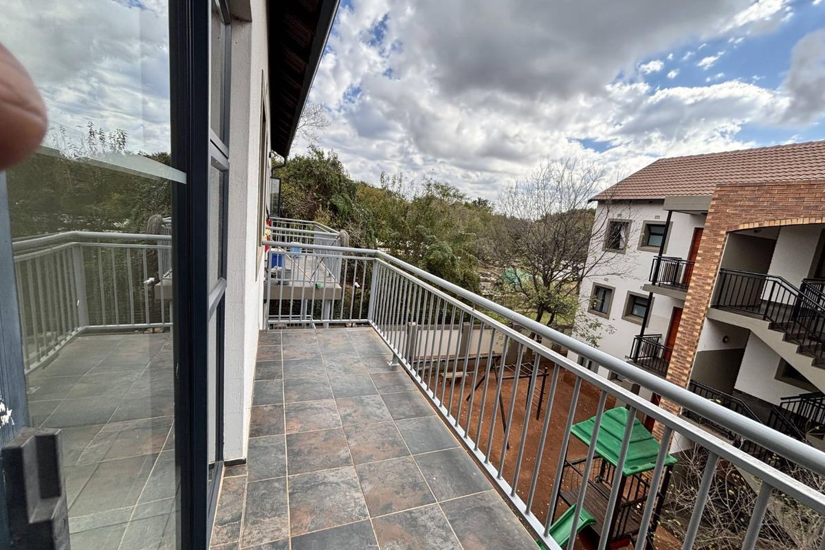 2 Bedroom unit in a secure, well-managed complex. - Photo 4