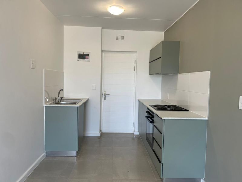 Modern Brand-New 2-Bedroom Apartment | River Views, Rivergate - Photo 3