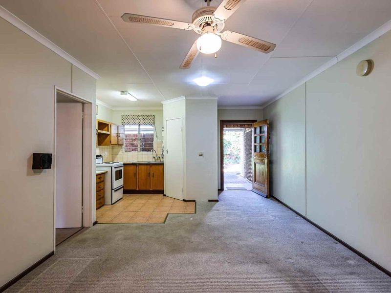 RETIRE IN COMFORT, SECURITY & PEACE OF MIND - CHARMING 1-BEDROOM HOME IN LYNNWOOD RETIREMENT VILLAGE - Photo 9