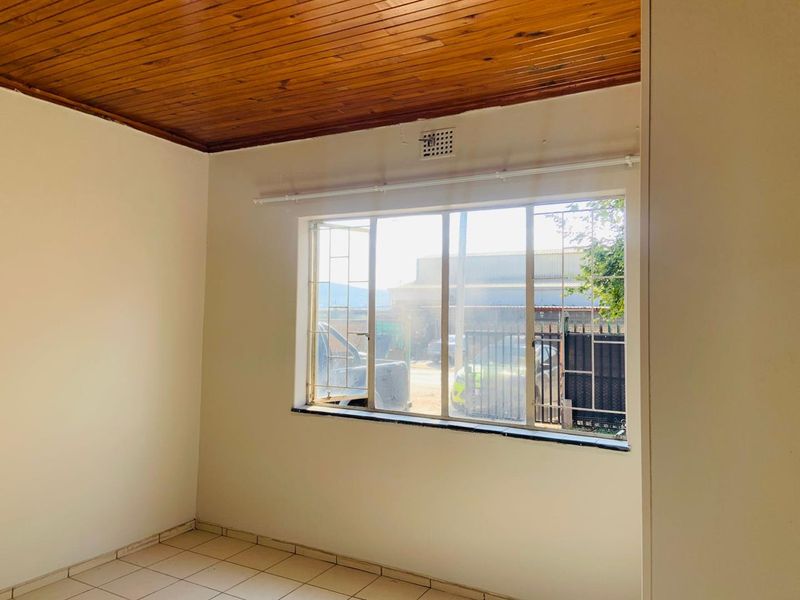 Newly Renovated Garden Cottage - Photo 6