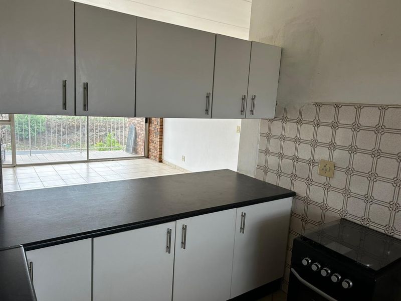 Neat secure Two bedroom unit for Sale. For the investment buyer - Photo 4