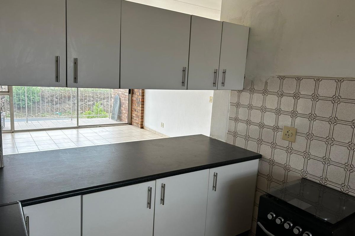 Neat secure Two bedroom unit for Sale. For the investment buyer - Photo 4