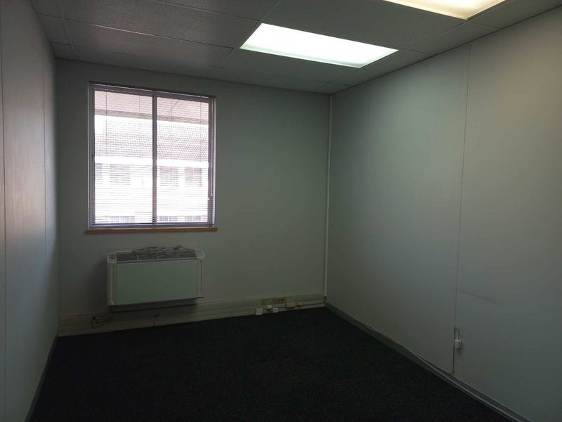 Office Park - First floor office space, available immediately! - Photo 8