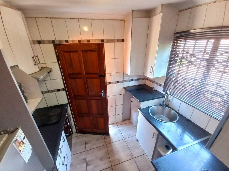 Two Bedrooms house for sale in Soshanguve VV - Photo 6