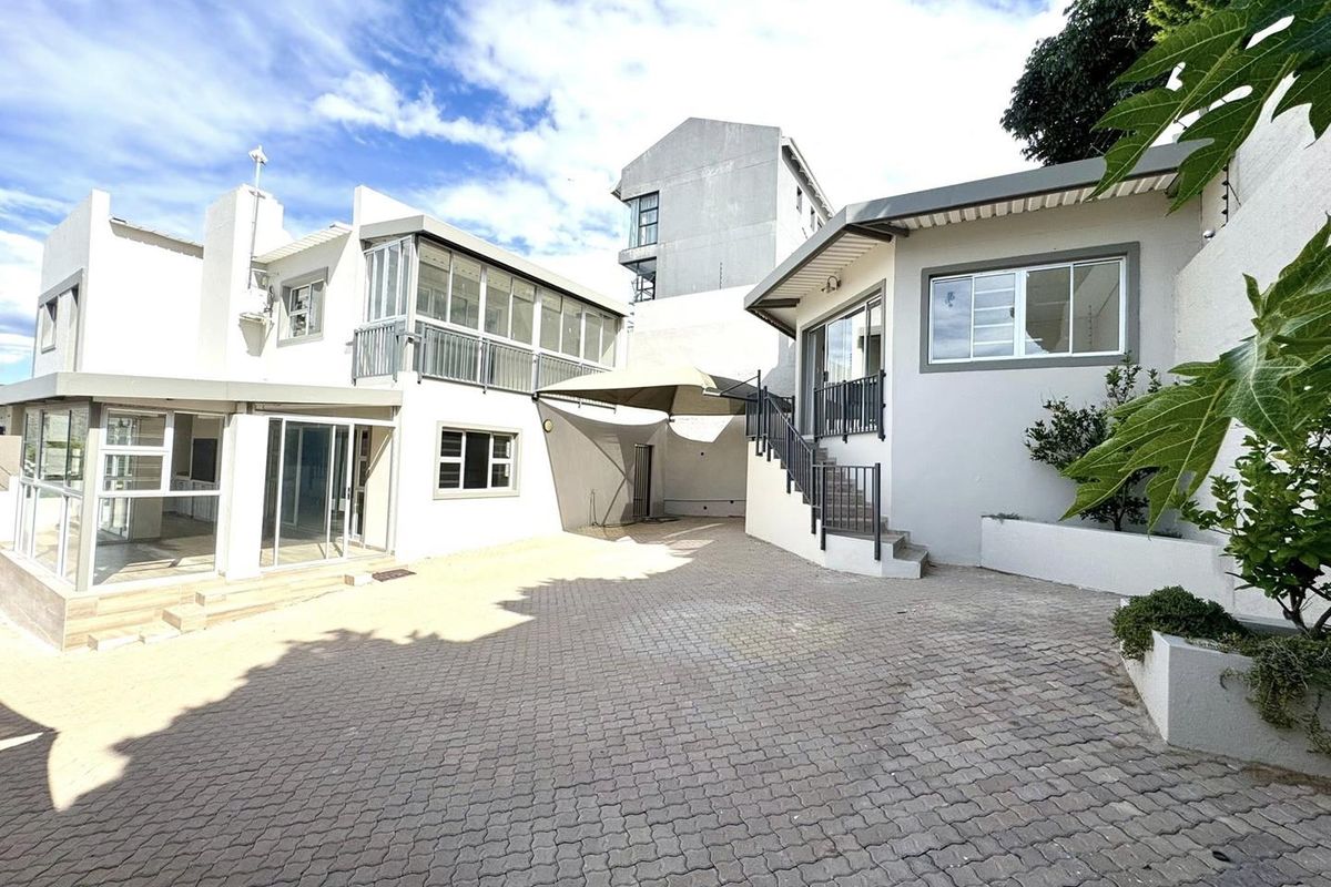 4 Bedroom House For Sale in Elisenheim - Photo 3