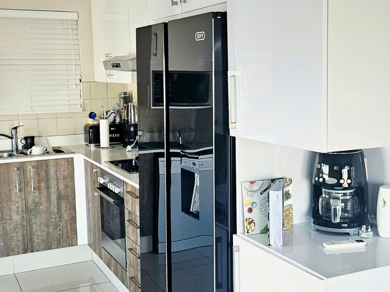 Fully Furnished Top-Floor Apartment to Rent in Umhlanga Ridge - Photo 4