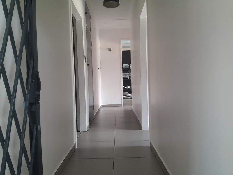 Modern well established 3 Bedroom family Home - Photo 10