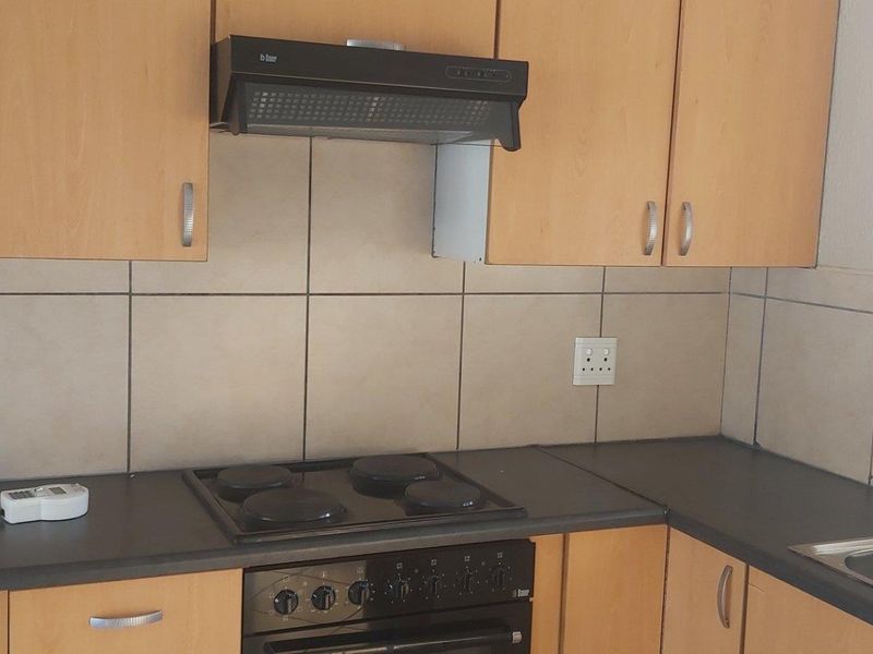 BACHELOR APARTMENT FIRST FLOOR - Photo 6