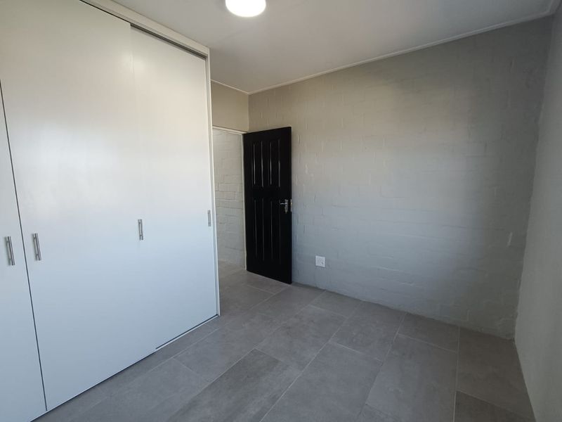 Modern North-Facing 1-Bedroom Apartment with Secure Parking - Photo 7