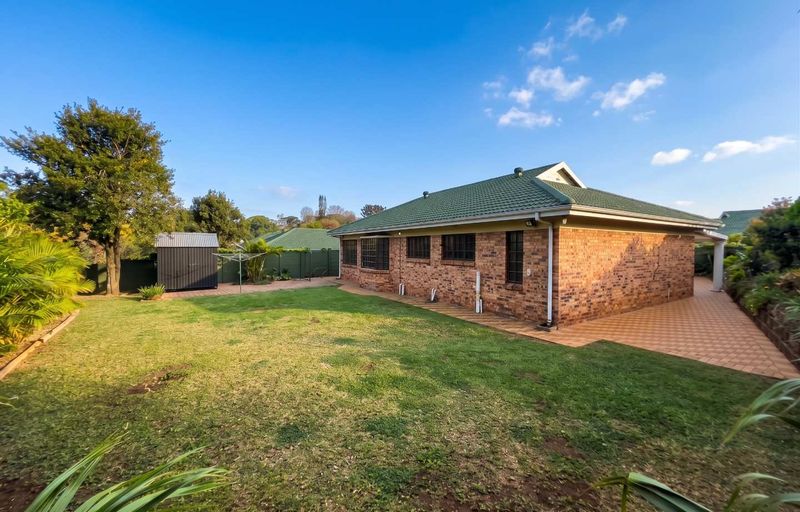 TO LET in Gillitts - This Gem of a 3 Bedroom Townhouse is available immediately!