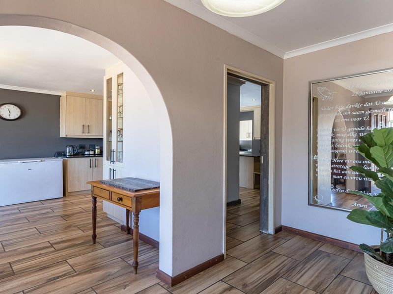 Large 3 Bedroom, 2 Bathroom Family Home For Sale - Photo 3