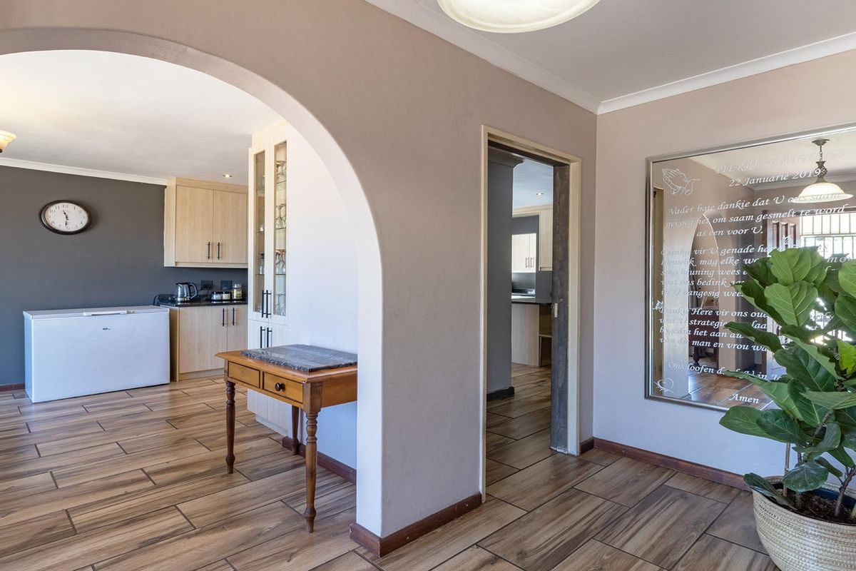 Large 3 Bedroom, 2 Bathroom Family Home For Sale - Photo 3