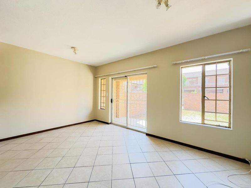 2 Bedroom Townhouse with Private Garden - Photo 3