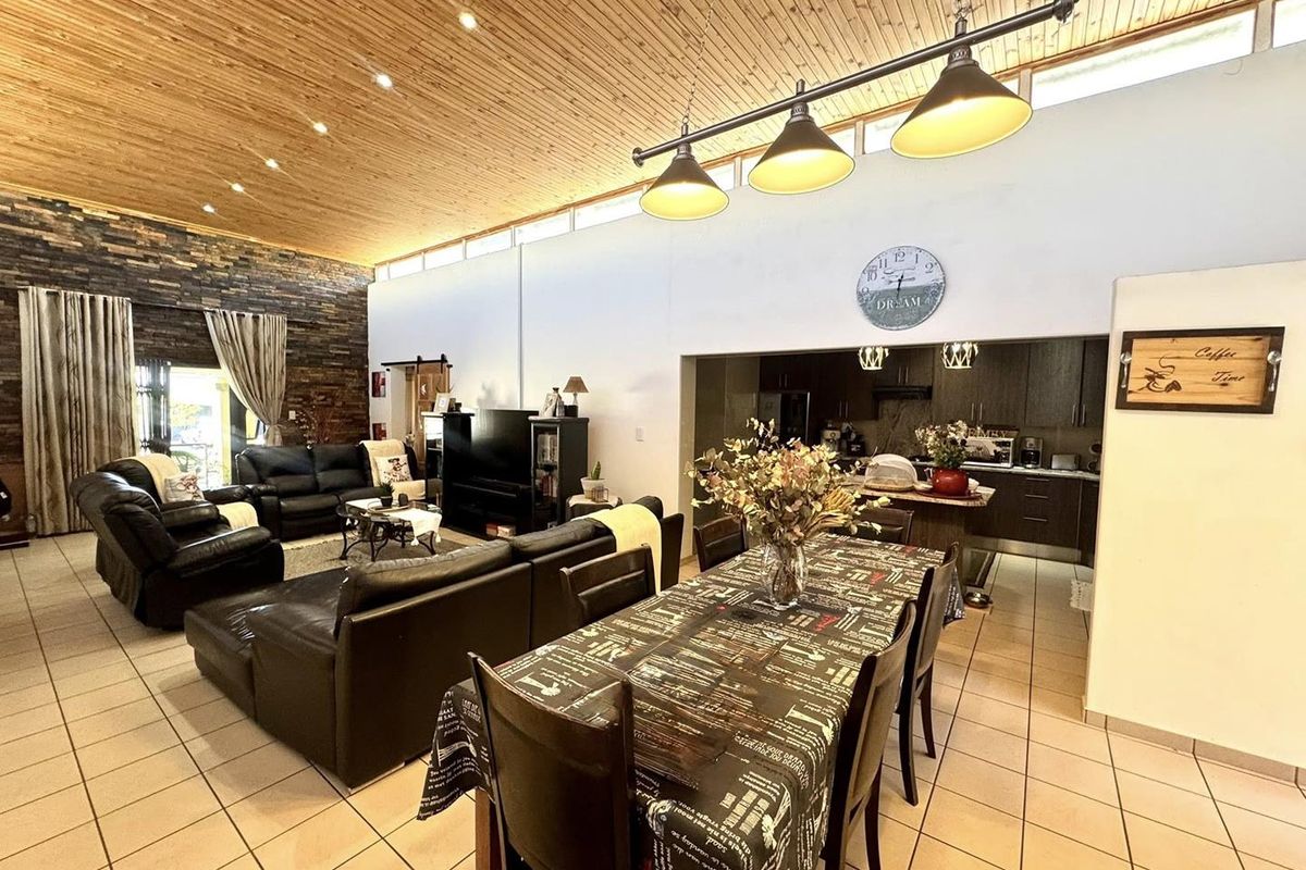 4 Bedroom House For Sale in Elisenheim - Photo 4