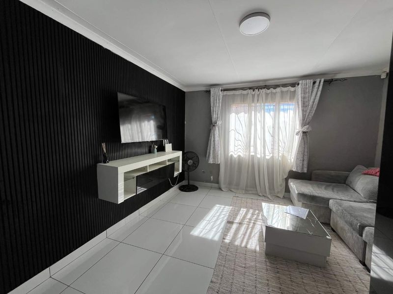 Modernized 3 Bedroom Home with Spacious Yard in Villa Liza - Photo 5