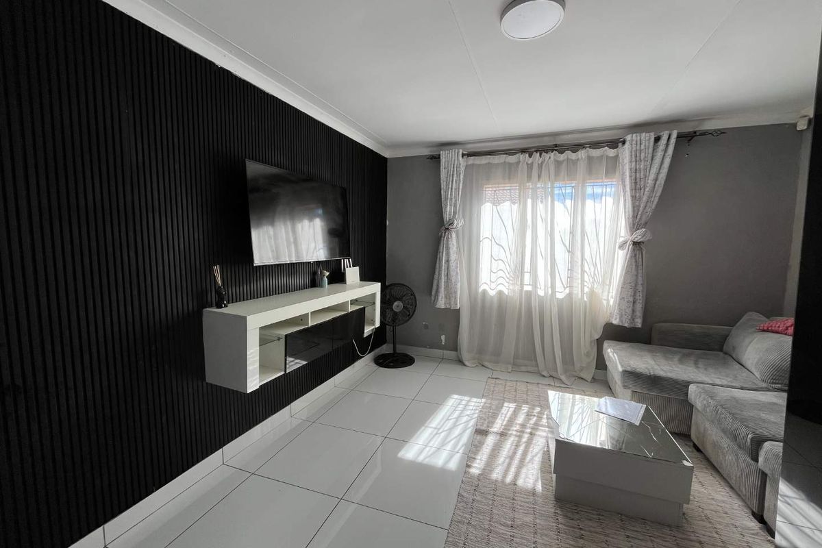 Modernized 3 Bedroom Home with Spacious Yard in Villa Liza - Photo 5