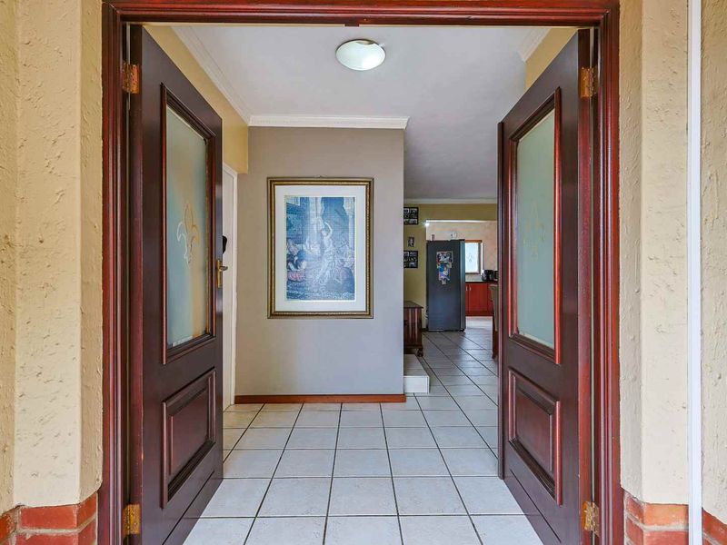 4 Bedroom House For Sale - Photo 10