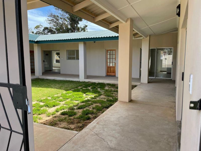 Turnkey Opportunity: Six En-Suite Bachelor Flats with Braai & Communal Area's - Photo 4