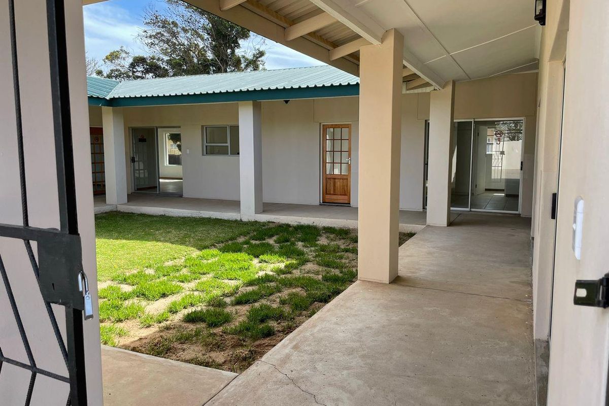 Turnkey Opportunity: Six En-Suite Bachelor Flats with Braai & Communal Area's - Photo 4