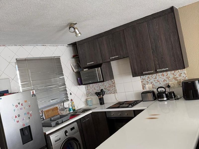 Secure Ground Floor 2-Bed Unit - Photo 5