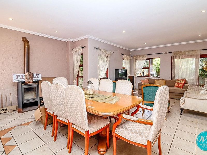 Secure and Well Maintained Cluster Home in Road Closure! - Photo 4